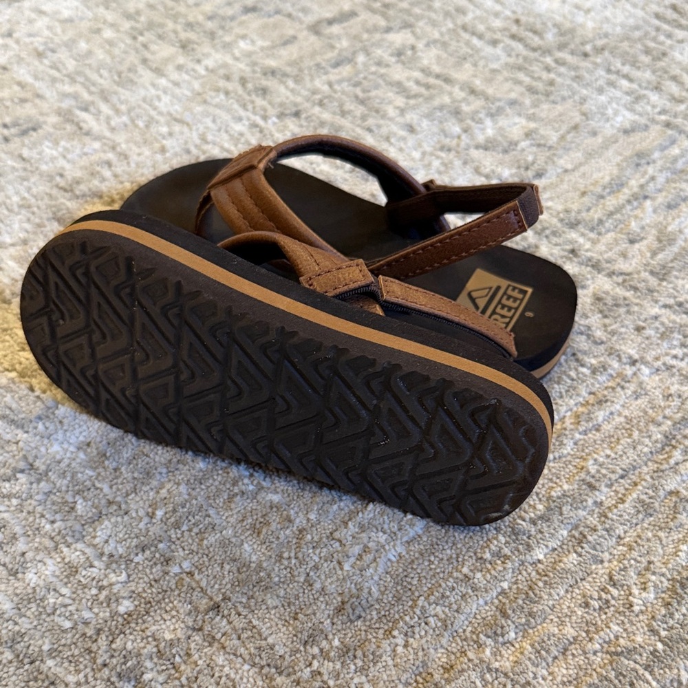 Reef Brown Flip Flops. Boys size 9T. Gently used. - Picture 3 of 4